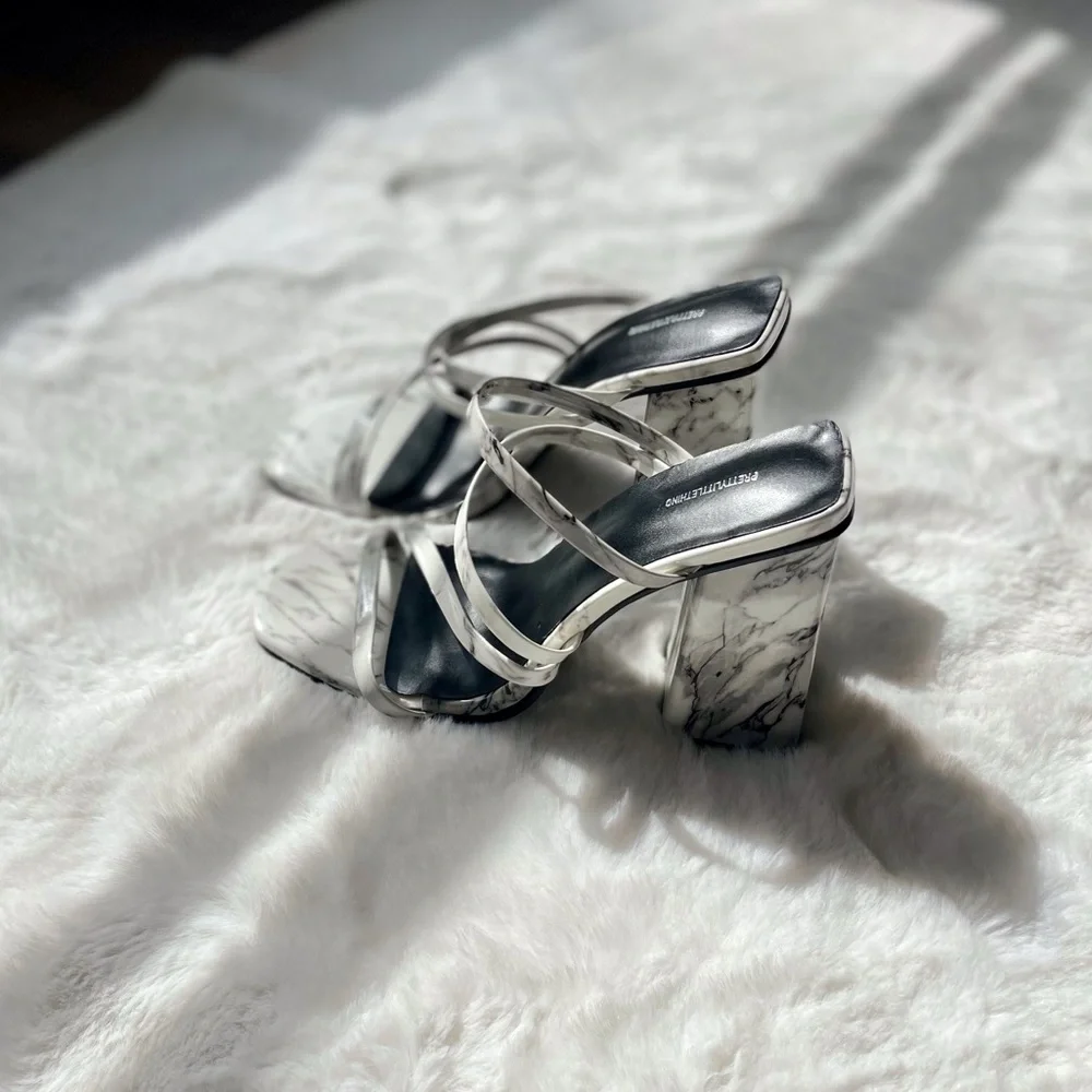 🖤🤍 Pretty Little Things 🖤🤍 New! Marble Heels - Picture 4 of 12